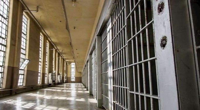 მძინარე თანასაკნელის მკვლელობის მცდელობაში ბრალდებულს 17-წლიანი პატიმრობა მიუსაჯეს