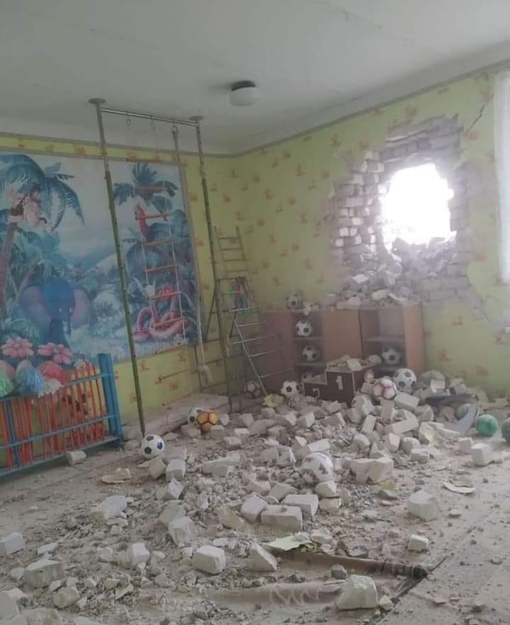 ლუგანსკის რეგიონში საოკუპაციო ძალების მიერ დასახლებული პუნქტის დაბომბვის შედეგად, საბავშვო ბაღი დაზიანდა, არიან დაშავებულება