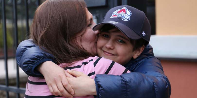 11 წლის ბიჭი, რომელიც უკრაინიდან სლოვაკეთში მარტო ჩავიდა, დედას შეხვდა