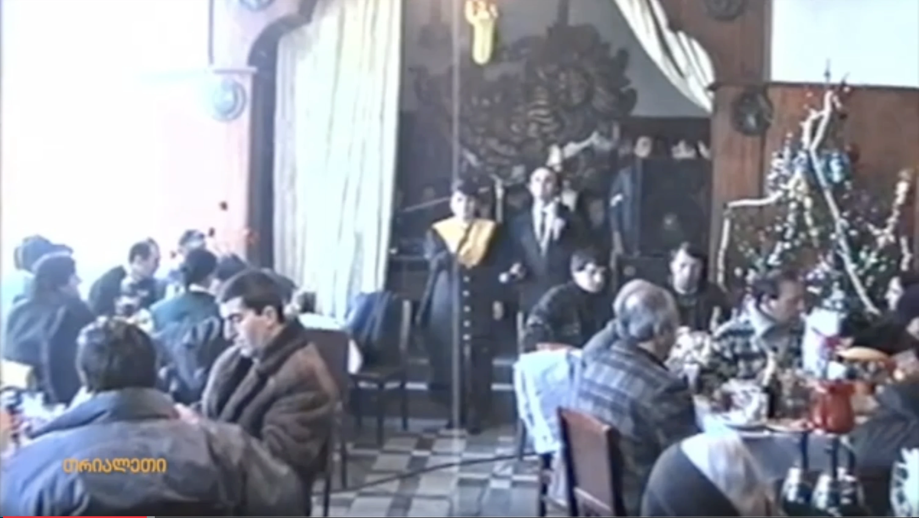 ქარელის გამგეობის საახალწლო სუფრა.  1995 წ.   "თრიალეთის" არქივიდან.