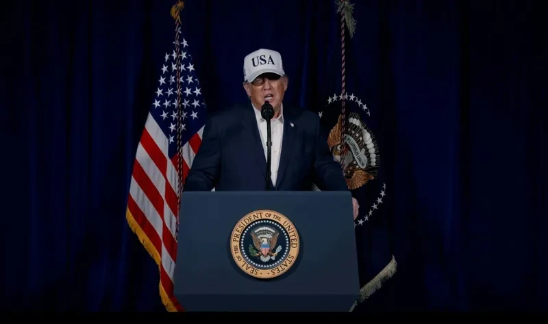 აშშ-მა ირანში ფართომასშტაბიანი საბრძოლო ოპერაცია დაიწყო, - ამის შესახებ განცხადებას აშშ-ის პრეზიდენტი, დონალდ ტრამპი ავრცელებს.  აშშ-ის პრეზიდენტის განცხადებით, ოპერაციის მიზანი ირანის ბირთვული და სარაკეტო პროგრამების განადგურებაა.  „ამ ტერორისტულ რეჟიმს ბირთვული იარაღი არასდროს ექნება. კიდევ ერთხელ ვამბობ: მათ ბირთვული იარაღი არასდროს ექნებათ“, - აღნიშნავს ტრამპი.