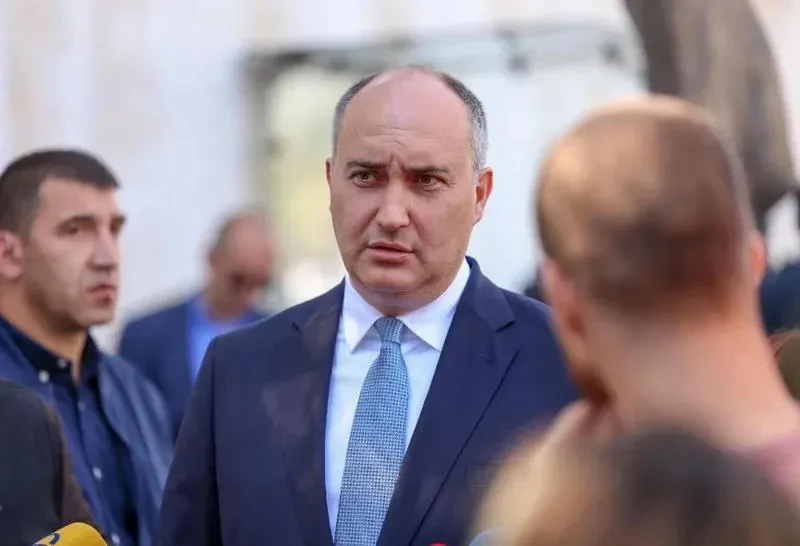 სუს-ი - ჯუანშერ ბურჭულაძის ოჯახმა განსაკუთრებით დიდი ოდენობით ქონების წარმოშობის წყაროს დამალვის მიზნით, 544 000 ევროდ შეიძინა სახლი ესპანეთში - ეს დეკლარაციაში არ მიუთითა და განახორციელა 1 593 212  ლარის  შემოსავლის ლეგალიზაცია