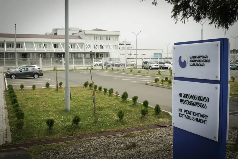 სპეციალური პენიტენციური სამსახური ეხმაურება ნანა სანდერის განცხადებას, სადაც ბრალდებული პენიტენციურ დაწესებულებაში მის მიმართ განხორციელებულ არაადამიანურ მოპყრობაზე საუბრობს