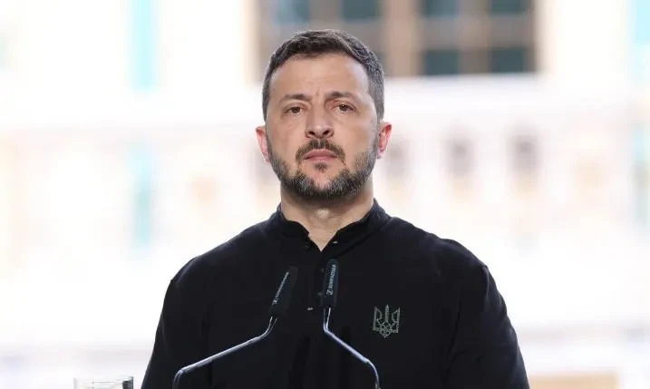 უკრაინისთვის უსაფრთხოების ამერიკული გარანტიები ტრამპზეა დამოკიდებული. ამის შესახებ უკრაინის პრეზიდენტმა, ვოლოდიმირ ზელენსკიმ ჟურნალისტებთან საუბარში განაცხადა.  მან მადლობა გადაუხადა ამერიკულ მხარეს უსაფრთხოების გარანტიების განხილვაში გახსნილობისთვის,