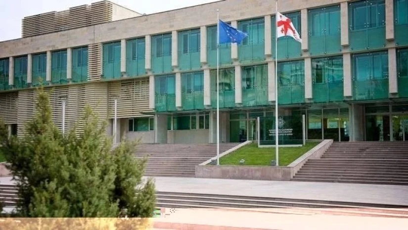 სუს - აღმოჩენილია დიდი რაოდენობით იარაღი, საბრძოლო მასალა და ასაფეთქებელი დეტონატორით, რაც უკრაინაში მოქმედი სამხედრო დანაყოფის ქართველი წარმომადგენლის მითითებით შეიძინეს და რითაც 4 ოქტომბერს დივერსიული აქტები უნდა განხორციელებულიყო