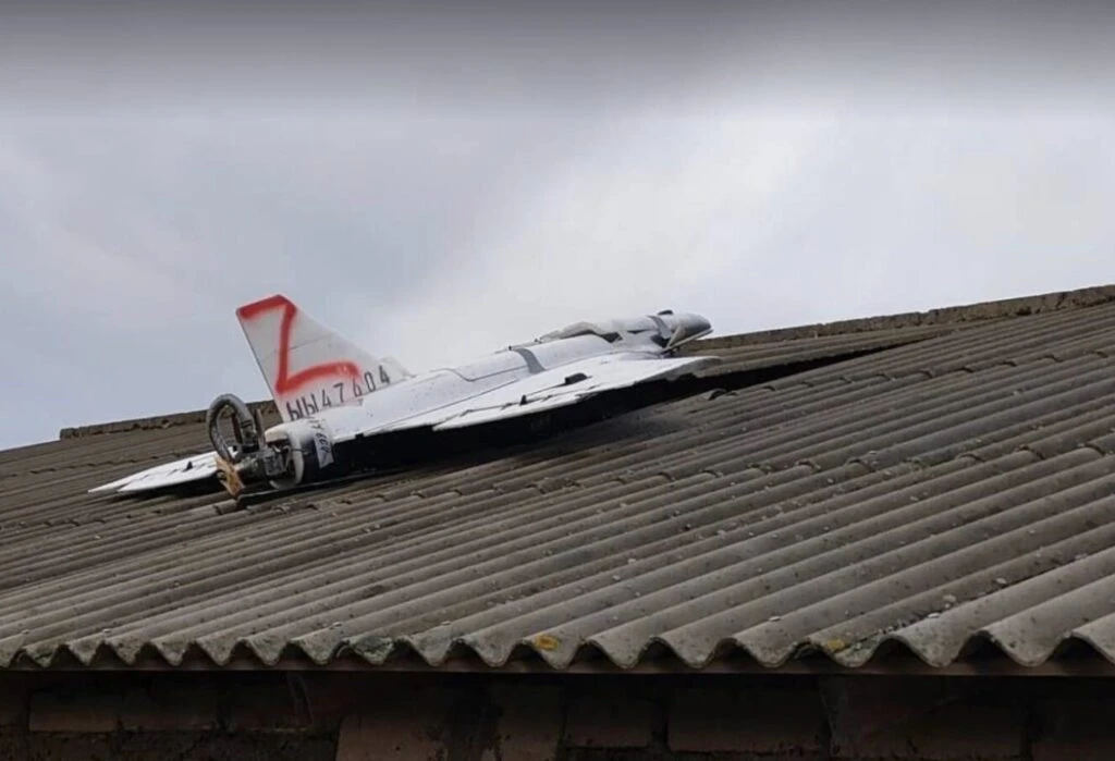 მოლდოვის სოფელ ნიჟნიე კუგურეშტიში სახლის სახურავზე ჩამოვარდნილი რუსული უპილოტო საფრენი აპარატი აღმოაჩინეს