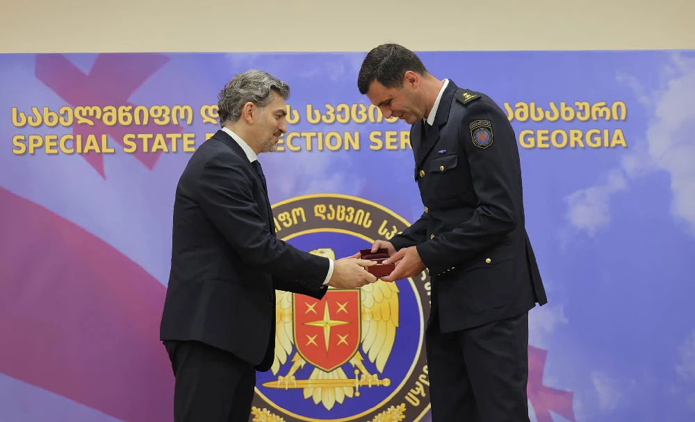 ვინ დააჯილდოვა მიხეილ ყაველაშვილმა
