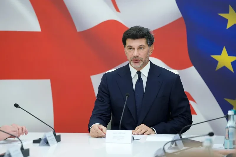 დედაქალაქის მერის, კახა კალაძის ინფორმაციით, თბილისის მერია, ფილტვის კიბოს სკრინინგის დაფინანსებას იწყებს. პროცედურა, 1-ელი მაისიდან მოქალაქეებისთვის სრულად უფასო იქნება.  როგორც დედაქალაქის მერმა აღნიშნა, ფილტვის კიბოს სკრინინგის უფასოდ ჩატარების შესაძლებლობა ექნებათ, დედაქალაქში, თბილისში რეგისტრაციის მქონე 45-დან 75 ასაკის ჩათვლით თამბაქოს აქტიურ მომხმარებელს, ან იმ მოქალაქეებს, ვინც თამბაქოს მოხმარებას ბოლო 15 წელია თავი დაანებეს.