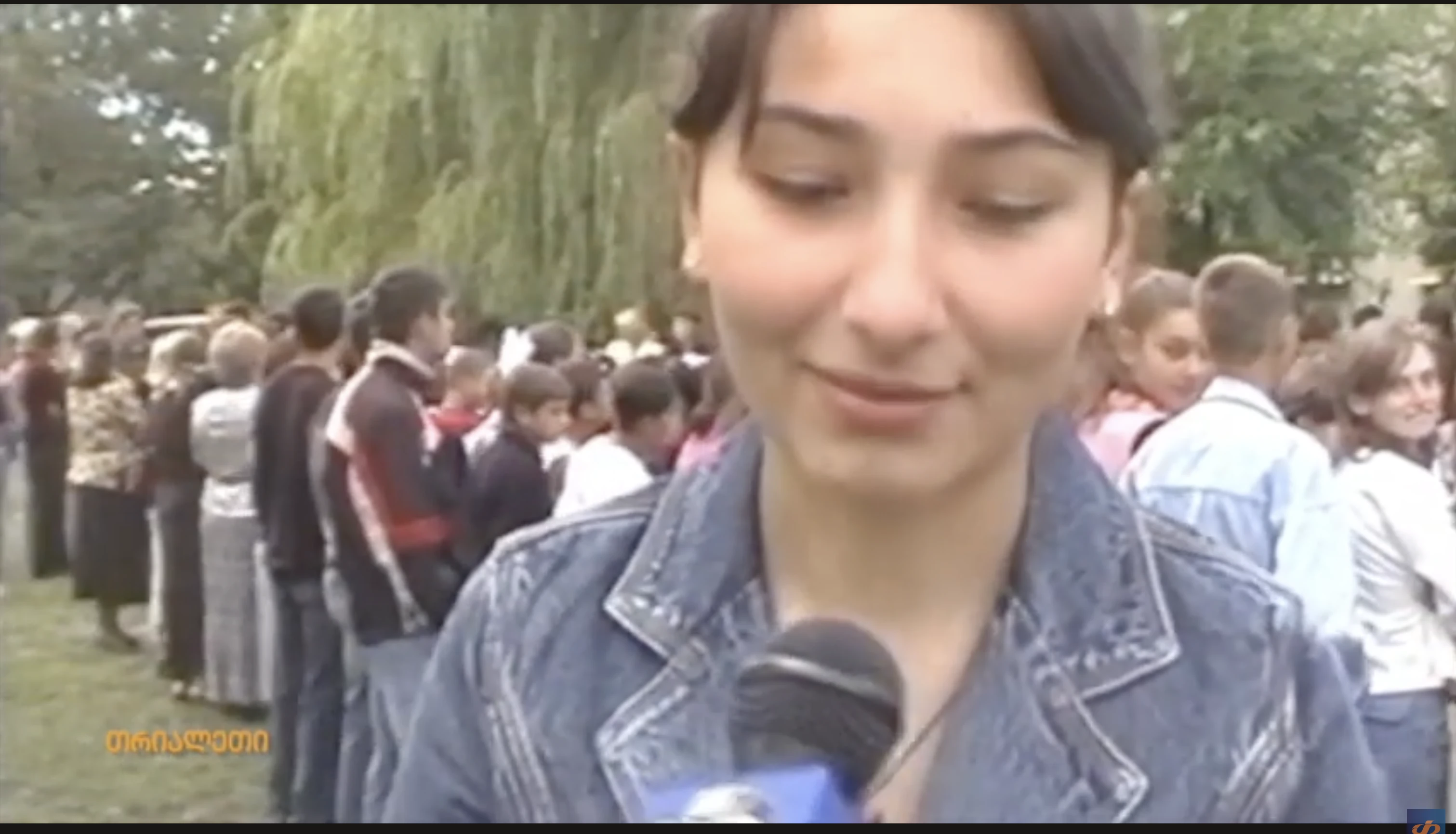 ხეობელ ბავშვებს სასწავლო წლის დაწყება მიულოცეს.   2005 წ.  თრიალეთის არქივი.