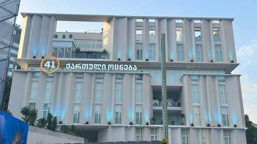 ქართული ოცნება“ BBC-ის წინააღმდეგ საერთაშორისო სასამართლოებში სამართლებრივ დავას იწყებს. პარტიის განცხადებით, BBC-იმ საქართველოს ხელისუფლების მიმართ მძიმე ბრალდებები გაავრცელა, რომელიც დაინტერესებული პირების მონათხრობზეა აგებული და რეალობასთან არანაირი კავშირი არ აქვს.