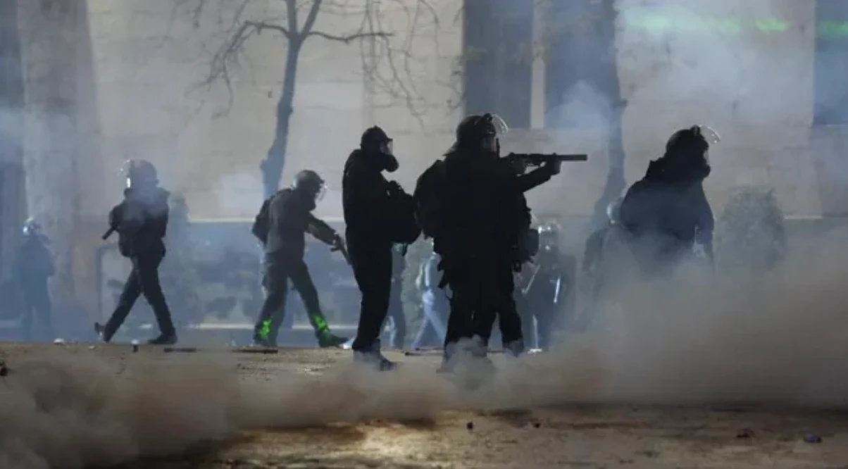 BBC-ის მიერ შეგროვებული მტკიცებულებები მიუთითებს, რომ საქართველოს ხელისუფლებამ გასულ წელს მთავრობის საწინააღმდეგო საპროტესტო აქციების ჩასახშობად პირველი მსოფლიო ომის დროინდელი ქიმიური იარაღი გამოიყენა, - ამის შესახებ ნათქვამია BBC-ის სტატიაში.