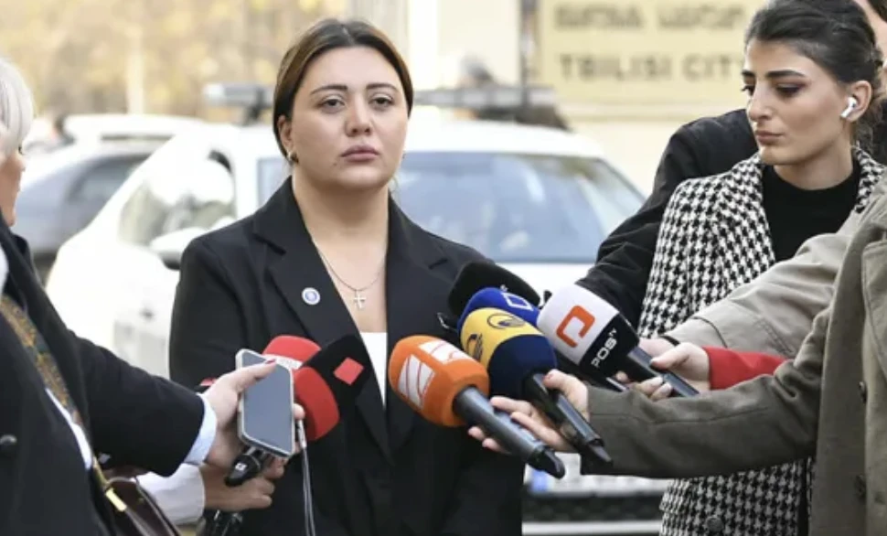 პროკურორი - ალეკო ელისაშვილმა მანდატურებთან დაპირისპირებისას იარაღის ამოღება სცადა - მანდატურებს სხვადასხვა სახის დაზიანებები აქვთ, მათ შორის ნაკბენებიც