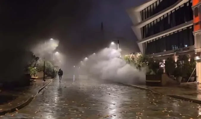 ორბელიანის მოედანზე, რამდენიმე მანქანას ცეცხლი გაუჩნდა.  ცეცხლი გვიან ღამით გაჩნდა და 3-4 მანქანა დაიწვა.  საგანგებო სიტუაციების მართვის სამსახურის ცნობით, შემთხვევის შედეგად არავინ დაშავებულა.  ხანძრის გამო, მიმდებარე ტერიტორიაზე გაითიშა ელექტროენერგია.