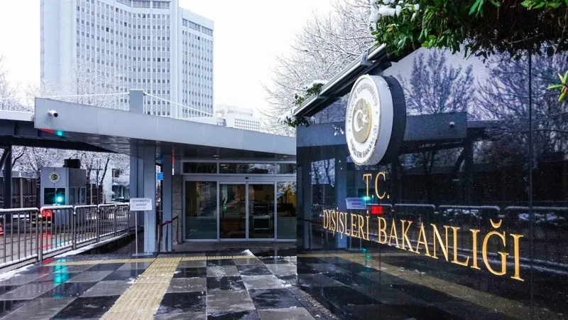 ბალისტიკური რაკეტის გაშვების ფაქტთან დაკავშირებით თურქეთის საგარეო უწყებაში ირანის ელჩი დაიბარეს, - ინფორმაციას თურქული მედია ავრცელებს.  მედიის ცნობით, თურქეთში ირანის ელჩი, მოჰამედ ჰასან ჰაბიბოლაზადე საგარეო საქმეთა სამინისტროში დაიბარეს და პროტესტის ნოტა გადასცეს, ირანიდან თურქეთის მიმართულებით ბალისტიკური რაკეტის გაშვების ფაქტთან დაკავშირებით.