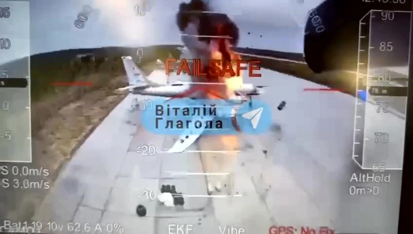 დღეს დილით, უკრაინელმა ოპერატორებმა მურმანსკის ოლქში, სტრატეგიული ბომბდამშენების ავიაბაზა ოლენაზე განთავსებული რუსული Tu-95MS-ის ტიპის სტრატეგიულ ბომბდამშენები კამიკაძე დრონებით გაანადგურეს