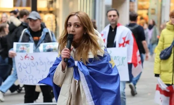 4 ოქტომბერს განვითარებულ მოვლენებთან დაკავშირებით დაკავებული ნინა სანდერი - მე ვარ პოლიტპატიმარი, თუ დაუყოვნებლივ არ გამათავისუფლებთ, დღესვე ვიწყებ მშრალ შიმშილობას, მედიკამენტების გარეშე