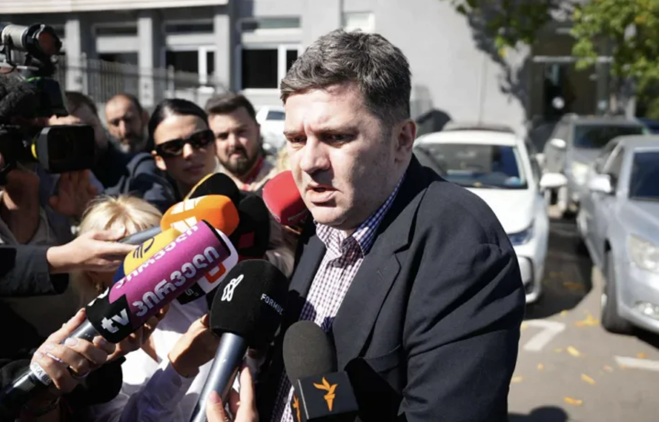 სუს - 4 ოქტომბრის დანაშაულებრივ მოვლენებს ინტერნეტ - აპლიკაციის მეშვეობით ხელმძღვანელობდა და საქართველოში მთავარი ორგანიზატორი იყო ბაჩო ახალაია