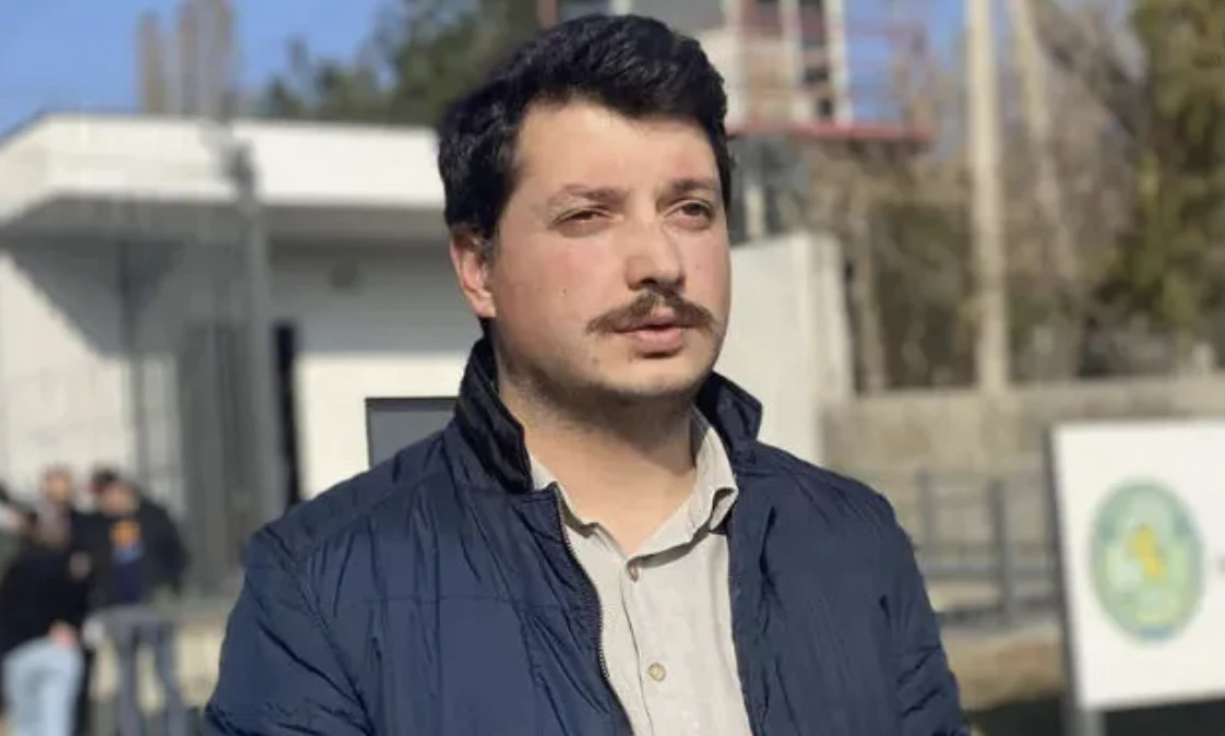 ადვოკატ ლაშა ტყეშელაძის ინფორმაციით, პაპუნა ლოცულაშვილს, რომელზეც სამართალდამცავებმა იძალადეს, ნეკნი გატეხილი და დაბეჟილობები აღენიშნება.  „ვივამედიდან“ გამოწერეს, სახლშია, რომ დაისვენოს. წესით, ხვალ ან ზეგ გვინდა გამოკითხვა. კლინიკამ თქვა, რომ ნეკნი აქვს გატეხილი, ასევე, ხელი აქვს დაზიანებული, რეზინის სარტყელი დაადეს, ასევე აქვს დაბეჟილობები, ტვინის შერყევა არ აქვს. ექიმმა თქვა, რომ სახლში უნდა გააგრძელოს მკურნალობა.