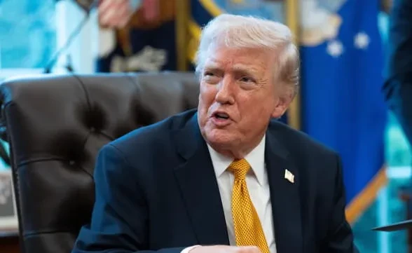 გერმანიის კანცლერი ფრიდრიხ მერცი მიიჩნევს, რომ ირანის მიერ ბირთვული იარაღის ფლობა დასაშვებია. მან არ იცის, რას ლაპარაკობს! - ამის შესახებ აშშ-ის პრეზიდენტი დონალდ ტრამპი სოციალურ ქსელში წერს.  მისი მტკიცებით, ირანს რომ ბირთვული იარაღი ჰქონდეს, მთელი მსოფლიო მძევლად იქნებოდა აყვანილი.