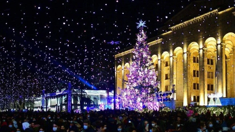 დედაქალაქის მთავარი ნაძვის ხე რესპუბლიკის მოედანზე განთავსდება