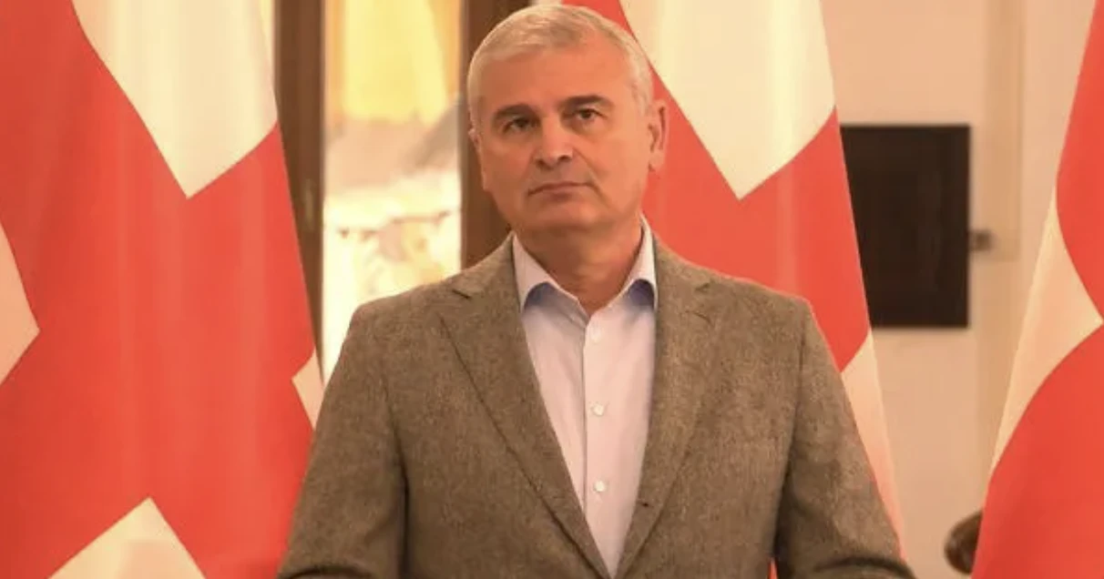 მე ვფიქრობ, საქართველოში არ არის ის ვითარება, ობიექტურად, რომ მოქალაქეები იძულებულები იყვნენ, ქვეყანა დატოვონ, - ამის შესახებ პარლამენტის თვითმმართველობის კომიტეტის თავმჯდომარემ, ირაკლი ქადაგიშვილმა განაცხადა, რითაც ამერიკის შეერთებული შტატების მხრიდან 75 ქვეყნის, მათ შორის, საქართველოს მოქალაქეებისთვის საიმიგრაციო ვიზების გაცემის დროებით შეჩერებას გამოეხმაურა.