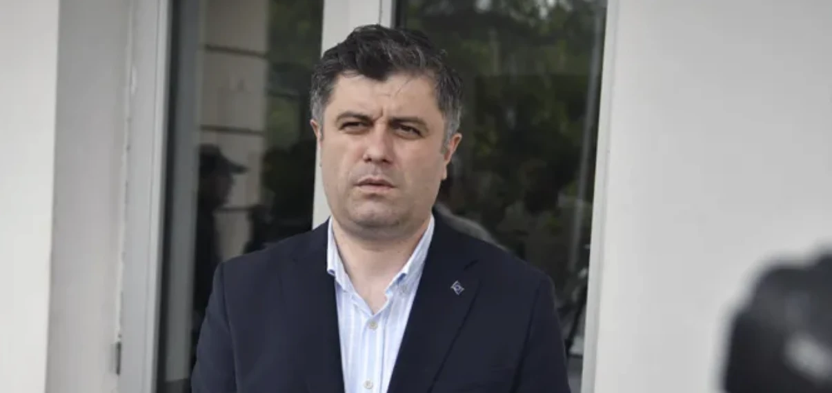 პაპუნა ლოცულაშვილს დღემდე ბრალდებულის სტატუსი აქვს, რაც წარმოუდგენელი უსამართლობა და გამოძიებისთვის გამოწვევაა. ამ გამოწვევას სახელმწიფომ და გამოძიებამ ადეკვატურად უნდა უპასუხოს, - ამის შესახებ პაპუნა ლოცულაშვილისა და ლაშა აბისონაშვილის ადვოკატმა, რევაზ რევაზიშვილმა განაცხადა.  როგორც ის განმარტავს, თუკი, ლოცულაშვილის წინააღმდეგ სისხლისსამართლებრივი დევნა არ შეწყდება, დაცვის მხარე აღნიშნული მოთხოვნით პროკურატურას მიმართავს.