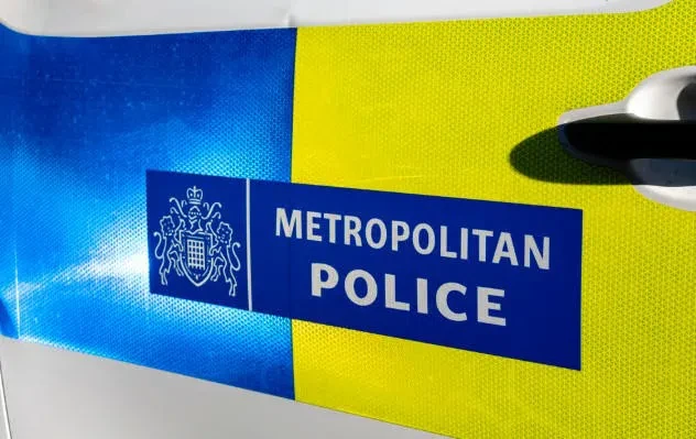 გაერთიანებული სამეფოს პოლიციამ ირანის სადაზვერვო სამსახურების დახმარებაში ეჭვმიტანილი ოთხი მამაკაცი დააკავა, - ინფორმაციას გამოცემა Politico ავრცელებს.  მეტროპოლიტენის პოლიციის ცნობით, ოთხივე პირი ანტიტერორისტული გამოძიების ფარგლებში დააკავეს და ეჭვმიტანილი არიან „ლონდონის ტერიტორიაზე ებრაულ თემთან დაკავშირებული ადგილებისა და პირების“ თვალთვალში. დაკავებულებიდან ერთი ირანის მოქალაქეა, სამი კი ბრიტანეთისა და ირანის ორმაგი მოქალაქეა.