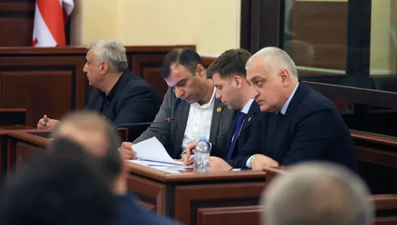 მოსამართლე ლევან გელოვანი ლევან სამუშიას - ზრდილობას მოუხმეთ, ოჯახის დღე იყო გუშინ თუ გუშინწინ და წესიერად მოიქეცით