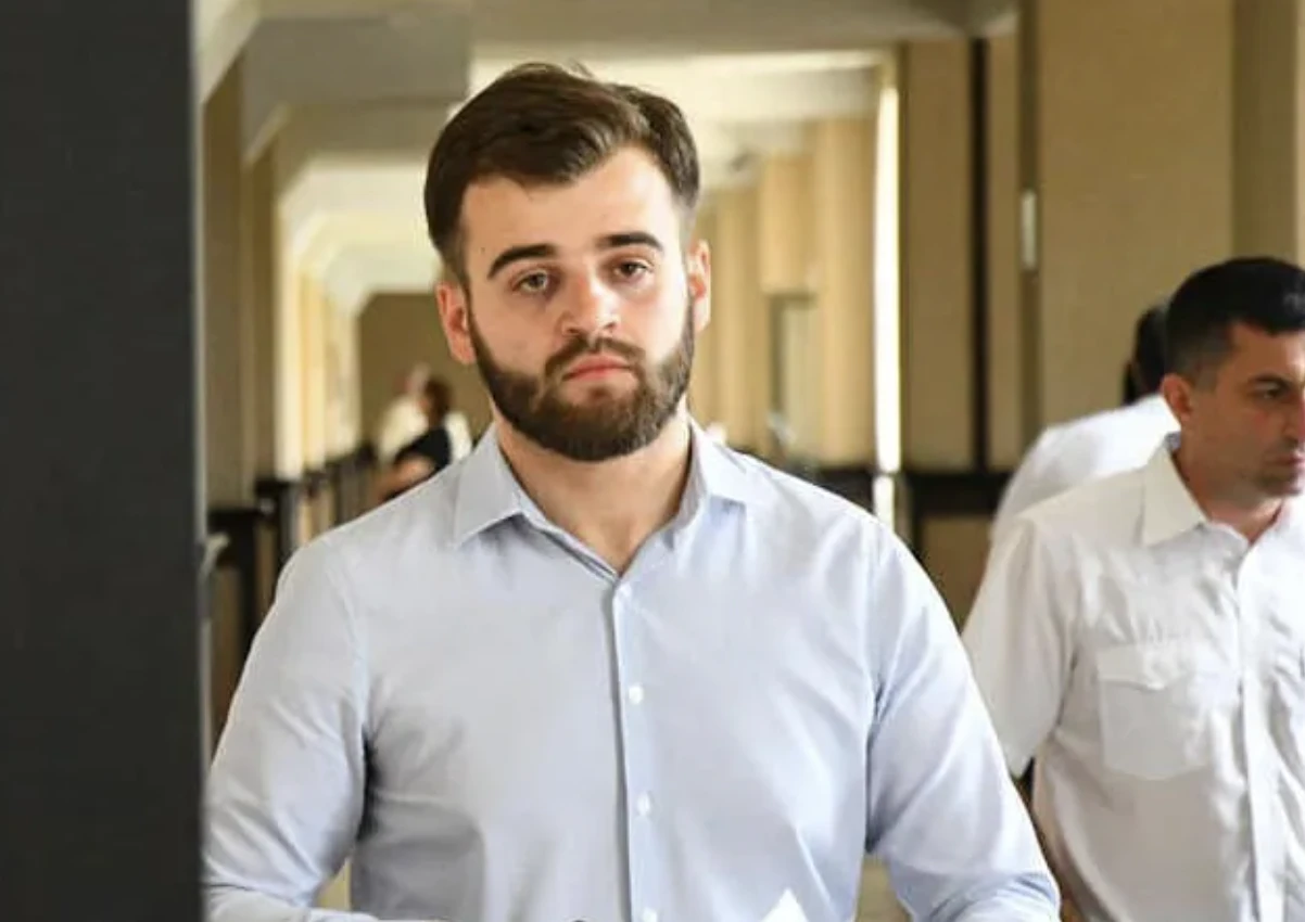 აქციების დროს დაკავებულების ადვოკატი - სასამართლო პროცესებზე ეუთო/ოდირის მისიას რიგი დარვევების გამო არ ასწრებენ