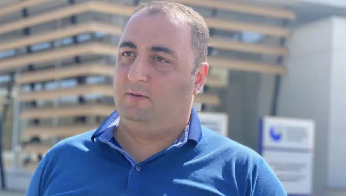 სხდომის დახურვა ძალიან საშიში გარემოებაა, რადგან საზოგადოების ინფორმირება ფიზიკურად ვერ მოხდება - ეს არის კანონის დარღვევა და საჯაროობის პრინციპს მკვეთრად ეწინააღმდეგება, - ამის შესახებ, ბაჩო ახალაიას ადვოკატმა, მალხაზ ველიჯანაშვილმა ჟურნალისტებს განუცხადა.  ადვოკატის თქმით, სხდომის დახურვის მერე, „საზოგადოება რეალურ სიტუაციას ვერ დაინახავს და მხოლოდ მხარეების განმარტებების დაჯერება მოუწევს“.