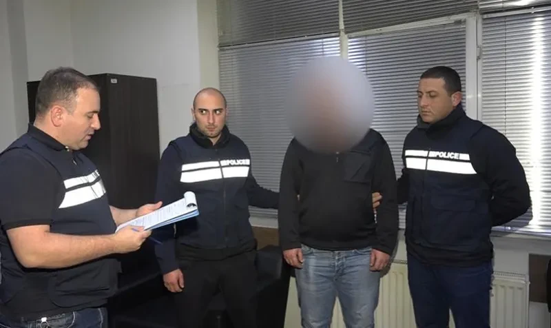 პოლიციამ თბილისში ორი პირის დაჭრაში ბრალდებული დააკავა