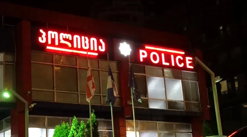 სამართალდამცავებმა თბილისში, ნუცუბიძის ქუჩაზე მომხდარი დაჭრის ფაქტზე ერთი პირი დააკავეს.  როგორც შინაგან საქმეთა სამინისტროს მიერ გავრცელებულ ინფორმაციაშია აღნიშნული, დაკავებული წარსულში ნასამართლევია.