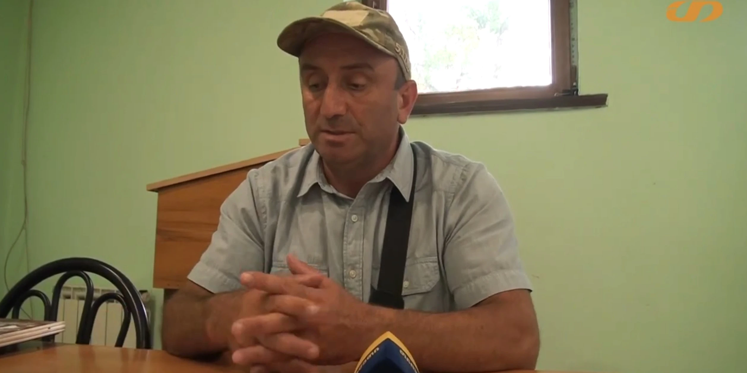 გოდერძი ხეჩიკაშვილი გორის სამხედრო ჰოსპიტლის ექიმს გულგრილობაში ადანაშაულებს. მისი თქმით, ექიმმა მის 17 წლის შვილს დიაგნოზი არასწორად დაუსვა, მძიმე მდგომარეობაში მყოფი კლინიკიდან გამოწერა და მის სიცოცხლეს საფრთხე შეუქმნა.