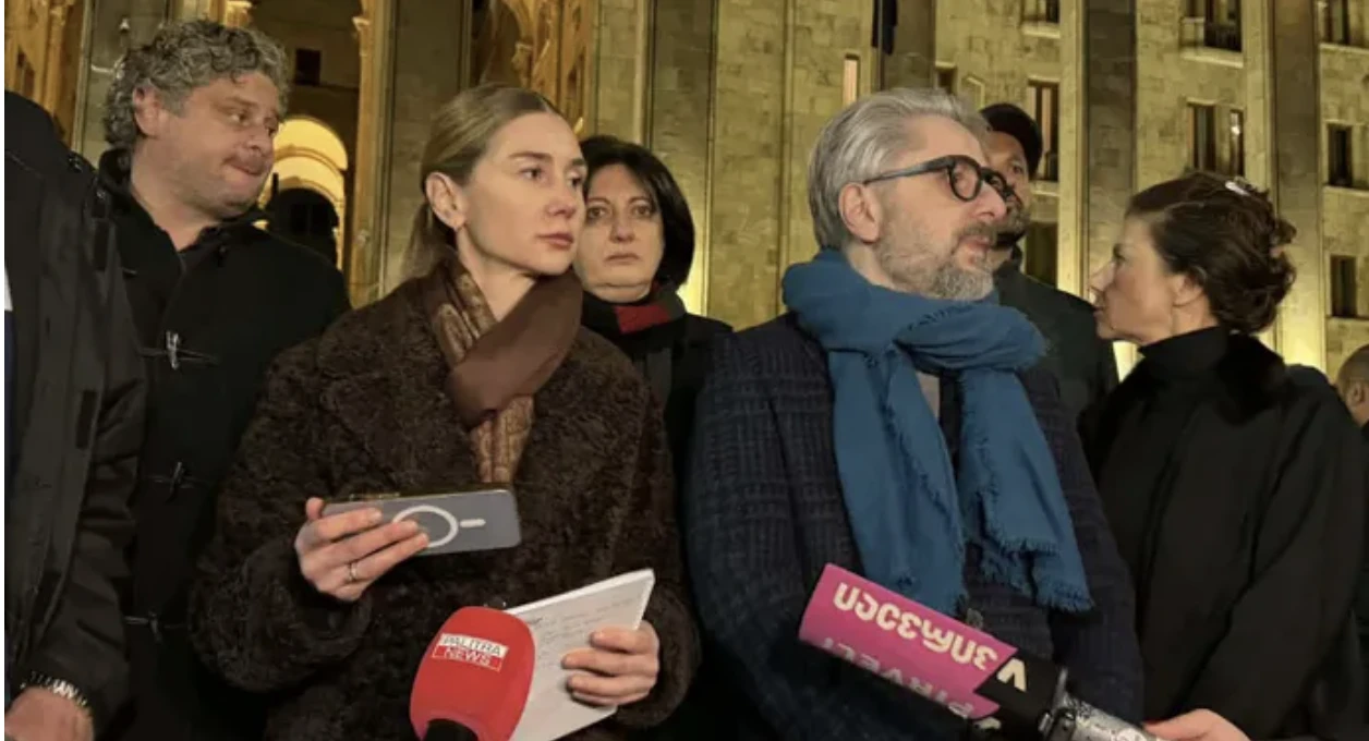 „ოპოზიციის ალიანსი“ - რეჟიმის წინააღმდეგ საერთაშორისო განაჩენი გამოტანილია - ახლა ჩვენი ვალია, საზოგადოებრივი, პოლიტიკური ერთიანობით განაჩენი მოვიყვანოთ სისრულეში, ივანიშვილი მოვიშოროთ მშვიდობიანად და დავიბრუნოთ ქვეყანა