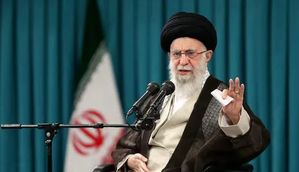 აიათოლა ალი ხამენეი ირანში არ იმყოფება, - ინფორმაციას Reuters-ი წყაროზე დაყრდნობით ავრცელებს.  გამოცემის წყაროს ცნობით, ირანის უზენაესი ლიდერი, აიათოლა ალი ხამენეი უსაფრთხო ლოკაციაზეა გადაყვანილი.  ასევე, დაუდასტურებელი ინფორმაციით, დარტყმების ერთ-ერთი სამიზნე ირანის პრეზიდენტის, მასუდ ფეზეშქიანის რეზიდენცია იყო.