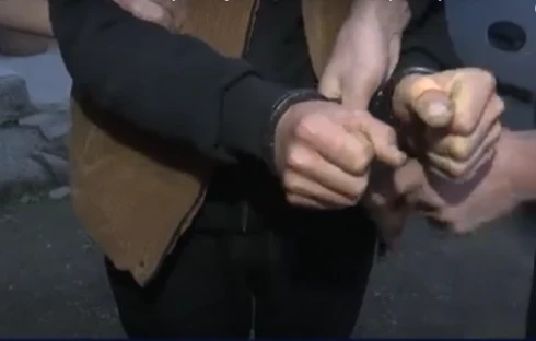 60 წლამდე მამაკაცმა, 18 წლის პირი დაჭრა