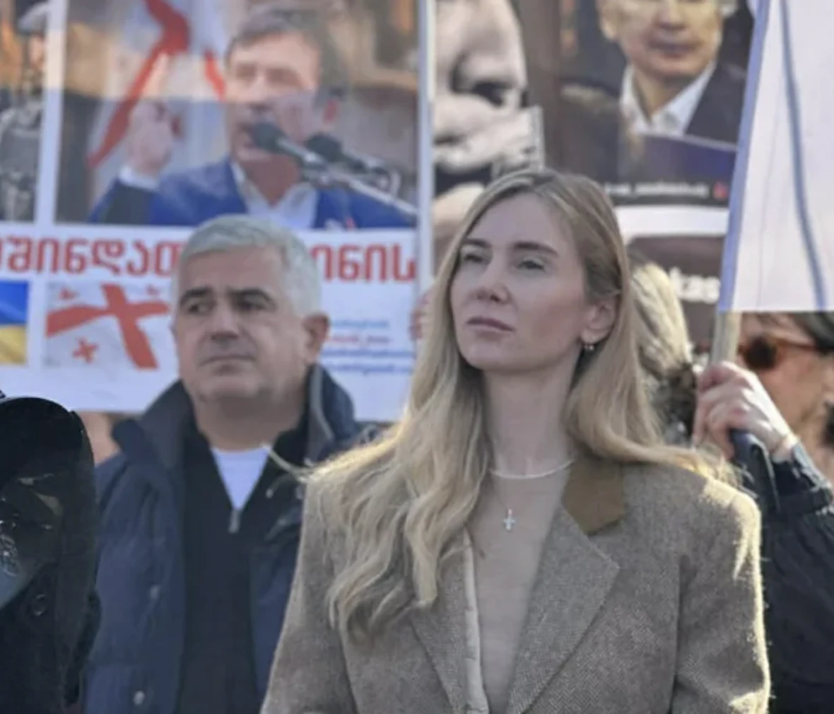 თინა ბოკუჩავა - „ვარდების რევოლუციის“ დროს სიკეთემ და სინათლემ გაიმარჯვა წარსულზე, სიბნელეზე, მაგრამ ეს ბრძოლა და ჯვარი ბოლომდე გვაქვს მისატანი - დარწმუნებული ვარ, ერთიანობით კიდევ ერთხელ შევძლებთ, დავამტკიცოთ, რომ სიკეთე იმარჯვებს ბოროტებაზე