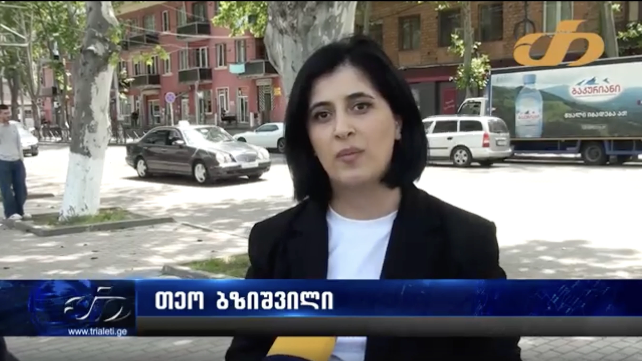 თეო ბზიშვილის განცხადებით: „დაკავებული პოლიციელებიდან ოთხი ვახო ფიცხელაურზეც მოძალადე იყო“.
