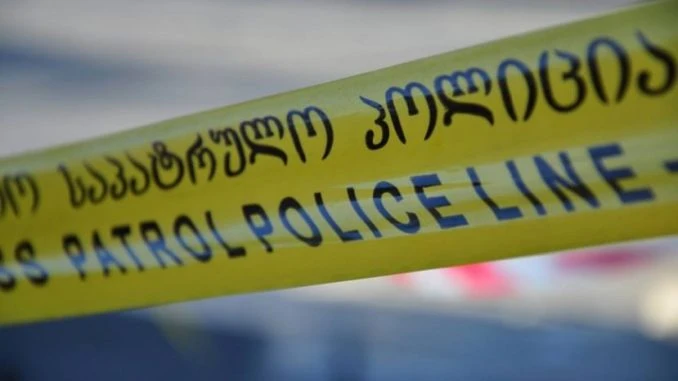 თბილისში, მარჯანიშვილის მეტროსთან არასრულწლოვანმა გოგონებმა იჩხუბეს.  არსებული, ინფორმაციით, ერთ-ერთ მათგანს თავის არეში დაზიანება აქვს მიყენებული.  მომხდართან დაკავშირებით გამოძიება სსკ-ის 126-ე მუხლით მიმდინარეობს, რაც ძალადობას გულისხმობს.