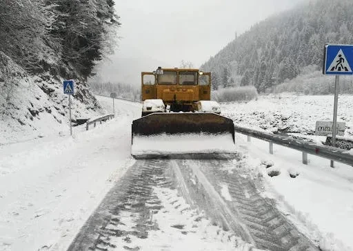 ბაკურიანი-ღადოლარის მონაკვეთზე ავტოტრანსპორტის მოძრაობა აკრძალულია. ამის შესახებ ინფორმაციას ინფრასტრუქტურის სამინისტროს საავტომობილო გზების დეპარტამენტი ავრცელებს.