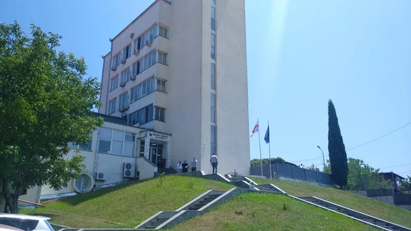 ქუთაისის საქალაქო სასამართლომ ჭიათურაში დაკავებული 4 მაღაროელიდან ორს 6 წლითა და 3 თვით, ორს კი 4 წლითა და 3 თვით თავისუფლების აღკვეთა მიუსაჯა