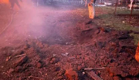 რუსების მიერ კიევზე თავდასხმის შედეგად, სულ მცირე, რვა ადამიანი დაშავდა, - ინფორმაციას უკრაინის დედაქალაქის მერი, ვიტალი კლიჩკო ავრცელებს.    ვიტალი კლიჩკოს ცნობით, მაშველები ერთ ადამიანს ნანგრევებში ეძებენ.