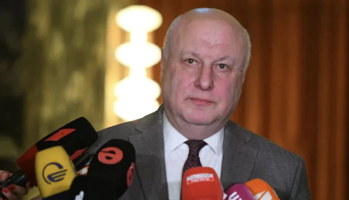 ვერ დავადასტურებ, რომ ნიკოლ ფაშინიანი ან სომხეთი იქნება მთავარი მომრიგებელი დასავლეთსა და საქართველოს შორის, მაგრამ შესაძლებელია, გარკვეული როლის თამაში სთხოვოს „ქართულმა ოცნებამ”, - ასე ეხმაურება „ევროპული საქართველოს“ ლიდერი, გიგი წერეთელი სომხეთის რესპუბლიკის პრემიერ-მინისტრის, ნიკოლ ფაშინიანისა და პრემიერ-მინისტრ ირაკლი კობახიძის ერთობლივ ბრიფინგზე გაკეთებულ განცხადებებს.