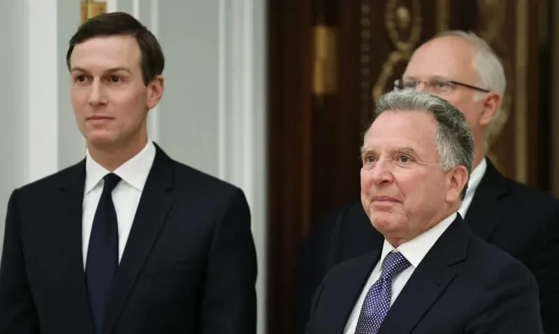 დღეს პარიზში „მსურველთა კოალიციის“ შეხვედრა გაიმართება.  „მსურველთა კოალიციის“ დღევანდელ შეხვედრაში უკრაინის პრეზიდენტთან, ვოლოდიმირ ზელენსკისთან ერთად მონაწილეობას 27-ზე მეტი ლიდერი მიიღებს.  ლიდერები შეეცდებიან, რომ უკრაინისთვის უსაფრთხოების გარანტიების საკითხებზე შეთანხმებას მიაღწიონ.