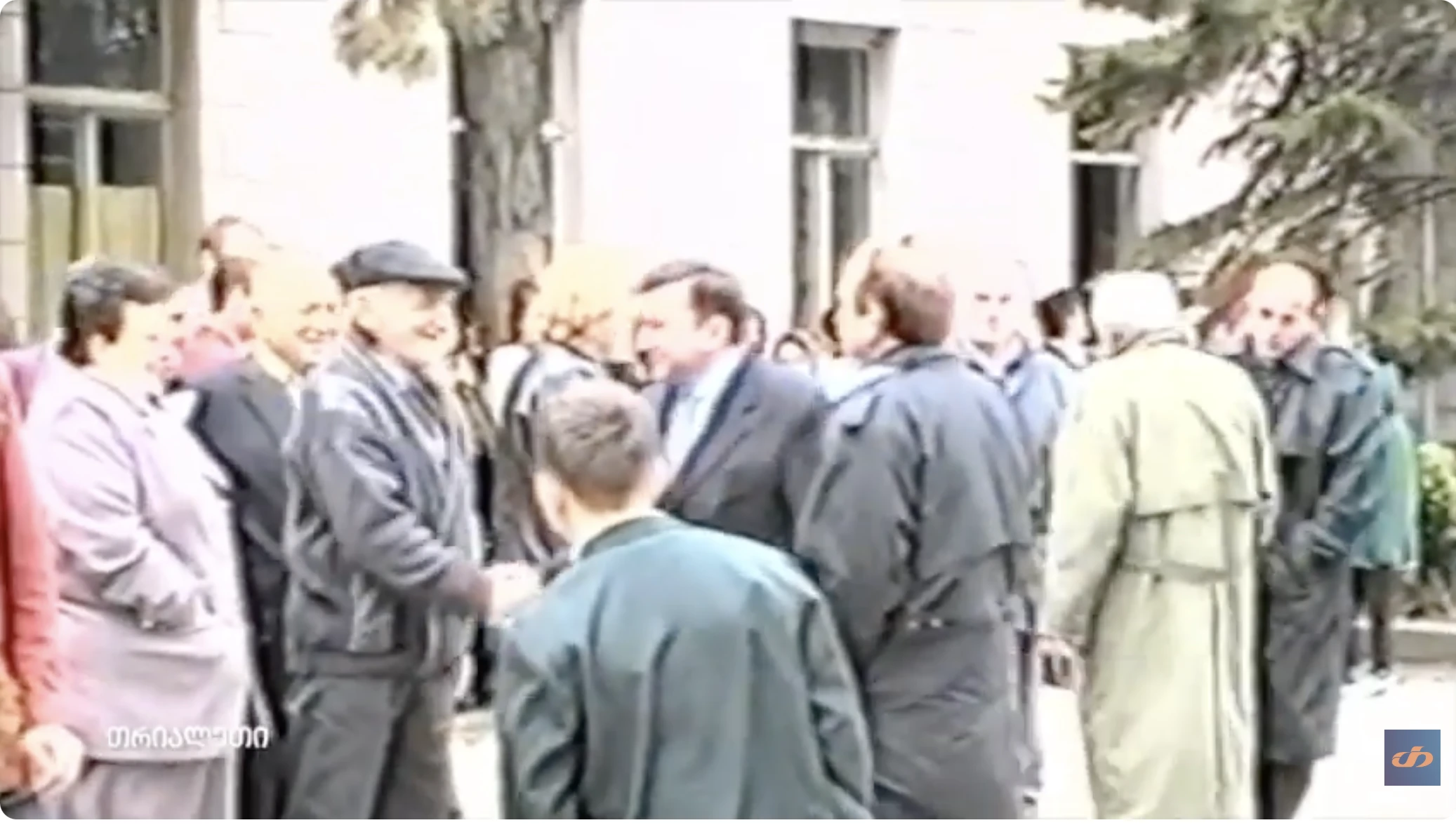 სიუჟეტი, ქარელში 9 მაისის ღონისძიების შესახებ.   1999 წ. თრიალეთის არქივი.