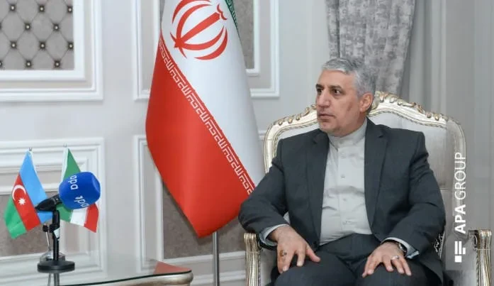 აზერბაიჯანის რესპუბლიკაში ირანის ისლამური რესპუბლიკის საგანგებო და სრულუფლებიანი ელჩი მოჯტაბა დერმიჩილუ საგარეო საქმეთა სამინისტროში დაიბარეს, - ინფორმაციას აზერბაიჯანული მედია ქვეყნის საგარეო საქმეთა სამინისტროზე დაყრდნობით ავრცელებს.  „ირანულ მხარეს მკაცრი პროტესტი გამოეცხადება და შესაბამისი საპროტესტო ნოტა წარედგინება“, - აღნიშნულია განცხადებაში.