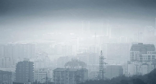 “მოერიდეთ გარე აქტივობებს და ნუ გააღებთ ფანჯრებს”