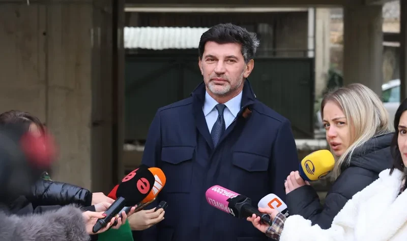 კახა კალაძე - ქმნიდნენ ილუზიას, რომ ხვალ ევროკავშირში მიგვიღებდნენ, მაგრამ ეს ასე არ არის, არ უნდა მოვატყუოთ ხალხი.  ჯერ კიდევ როდის ამბობდნენ იმას, რომ შეუძლებელია, უკრაინა გახდეს ევროკავშირის წევრი ქვეყანა, საქართველოს მიმართაც იგივე დამოკიდებულება იყო, - ასე გამოეხმაურა თბილისის მერი, „ქართული ოცნების“ გენერალური მდივანი კახა კალაძე მედიასთან უკრაინის ევროკავშირში გაწევრიანების შესახებ მარტა კოსის განცხადებას.