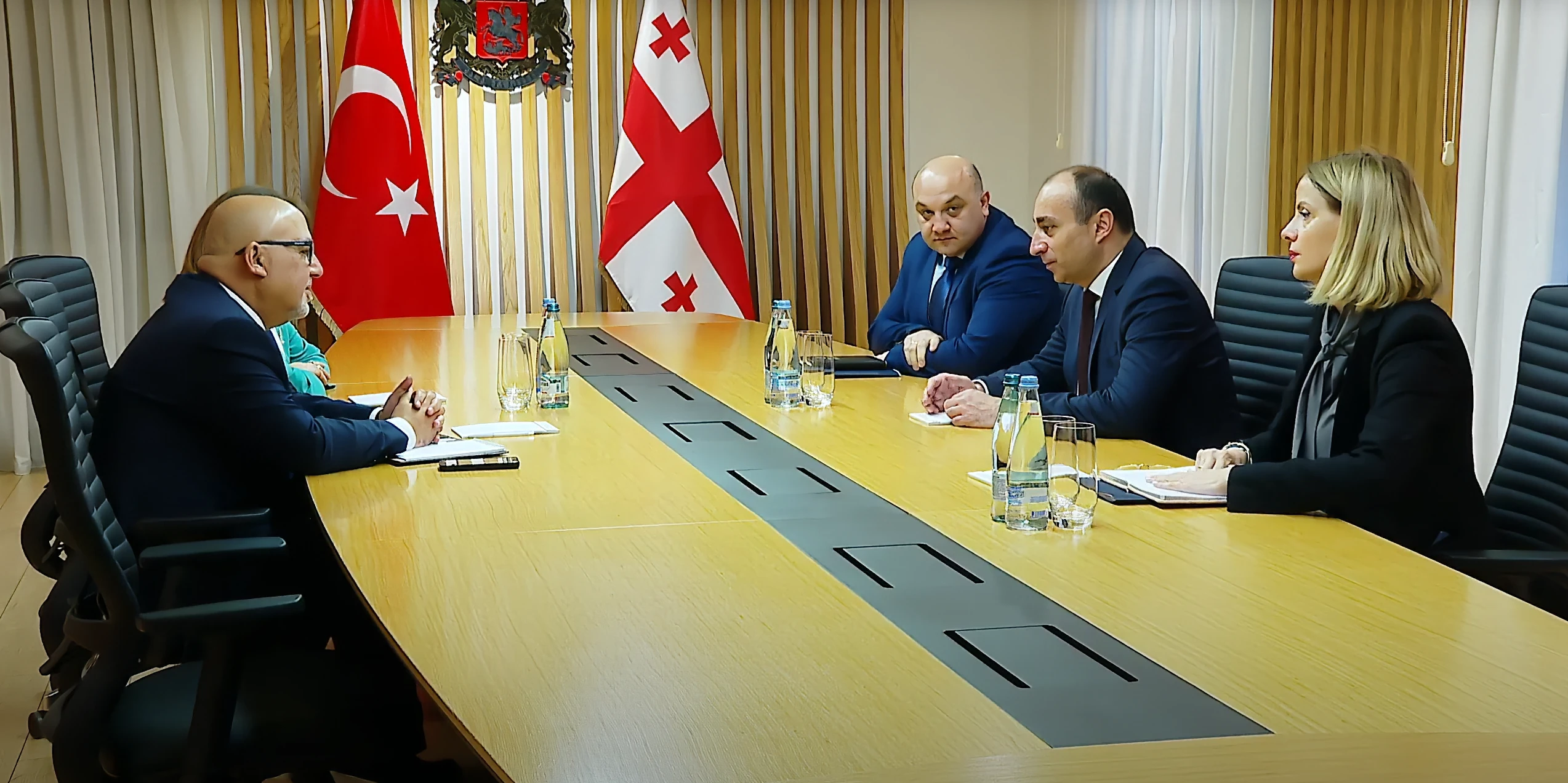 შს მინისტრმა საქართველოში თურქეთის რესპუბლიკის საგანგებო და სრულუფლებიან ელჩთან შეხვედრა გამართა