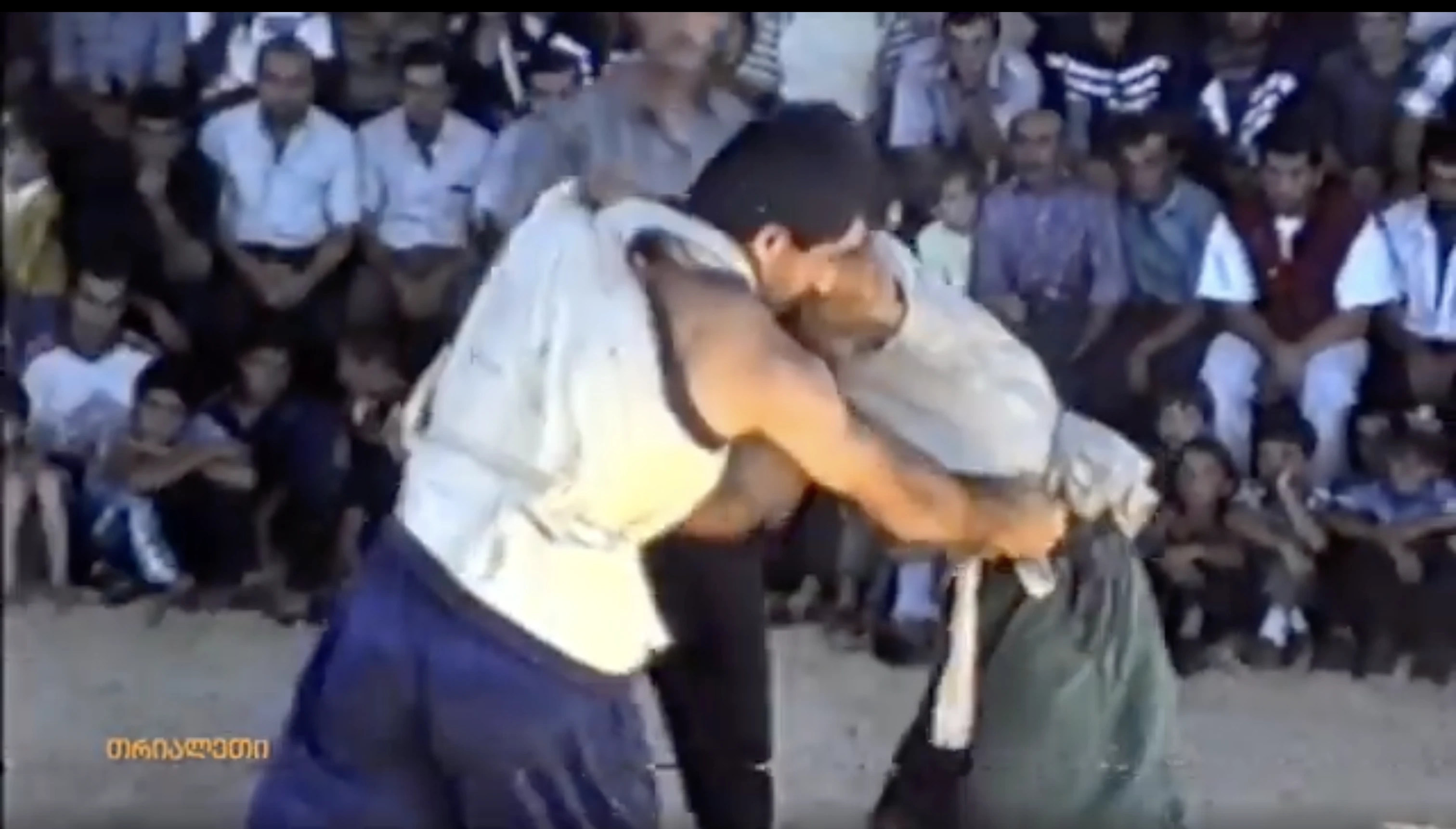 ჭიდაობა ფცაში და ჭიდაობის წინ.  1995 წ.  "თრიალეთის" არქივიდან.